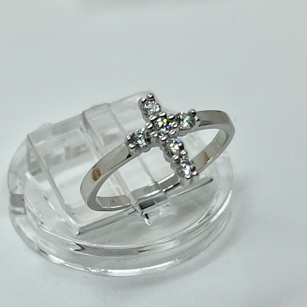 925 Silver CZ Cross Ring. R19